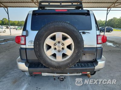 Zdjęcie 6 z 13 samochodu: 2007 TOYOTA FJ CRUISER VIN:JTEBU11F170043922 - miniatura