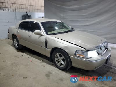 Czwarte zdjęcie samochodu z boku: 2008 LINCOLN TOWN CAR SIGNATURE LIMITED VIN:2LNHM82W48X649915 - miniatura