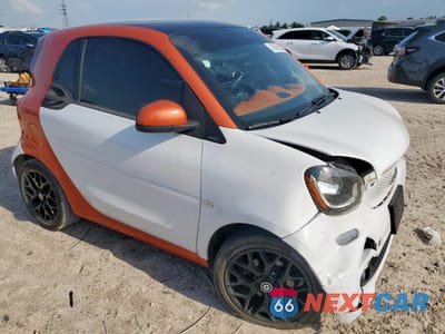 Czwarte zdjęcie samochodu z boku: 2016 SMART FORTWO VIN:WMEFJ5DA8GK068747 - miniatura