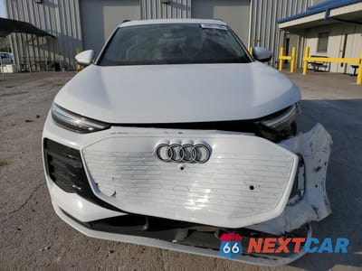 Piąte zdjęcie samochodu w środku: 2025 AUDI Q6 E-TRON PREMIUM PLUS VIN:WA124BGF1SA025516 - miniatura
