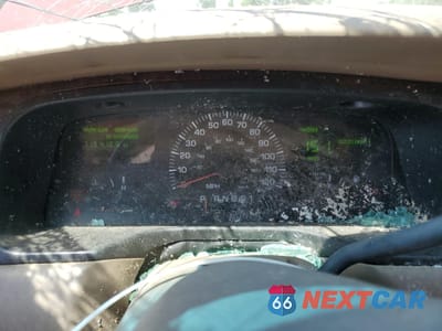 Zdjęcie 9 z 11 samochodu: 2000 LINCOLN TOWN CAR EXECUTIVE VIN:1LNHM81W6YY774724 - miniatura