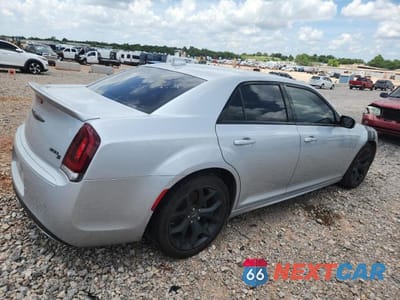 Trzecie zdjęcie samochodu z tyłu: 2021 CHRYSLER 300C VIN:2C3CCABG1MH660638 - miniatura