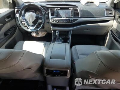 Zdjęcie 8 z 14 samochodu: 2016 TOYOTA HIGHLANDER XLE VIN:5TDKKRFH8GS503982 - miniatura