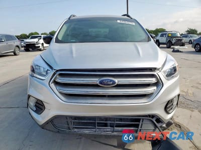 Piąte zdjęcie samochodu w środku: 2017 FORD ESCAPE SE VIN:1FMCU0GD1HUD15982 - miniatura