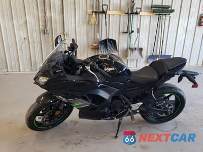 Trzecie zdjęcie samochodu z tyłu: 2019 KAWASAKI EX650 J VIN:JKAEXEJ10KDA03821 - miniatura