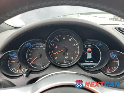 Zdjęcie 9 z 14 samochodu: 2017 PORSCHE CAYENNE VIN:WP1AA2A25HKA90872 - miniatura