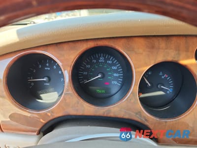 Zdjęcie 9 z 12 samochodu: 2001 JAGUAR XK8 VIN:SAJDA42C51NA15664 - miniatura