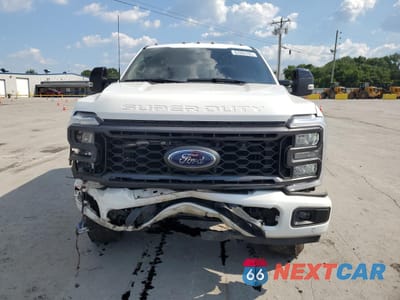 Piąte zdjęcie samochodu w środku: 2024 FORD F350 SUPER DUTY VIN:1FT8W3BM1REC28799 - miniatura
