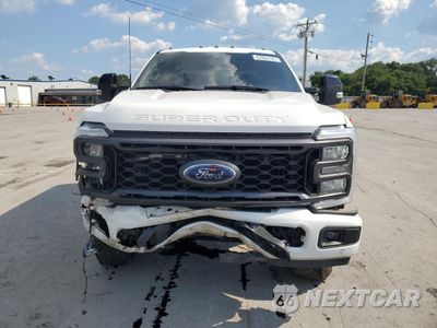 Piąte zdjęcie samochodu w środku: 2024 FORD F350 SUPER DUTY VIN:1FT8W3BM1REC28799 - miniatura