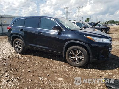 Czwarte zdjęcie samochodu z boku: 2017 TOYOTA HIGHLANDER LE VIN:5TDZARFH6HS026598 - miniatura