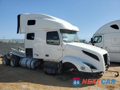 2025 VOLVO VN VNL 4V4NC9EH8SN668168 - główne zdjęcie licytacji z USA - miniatura