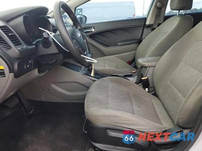 Zdjęcie 7 z 12 samochodu: 2015 KIA FORTE LX VIN:KNAFK4A68F5412934 - miniatura
