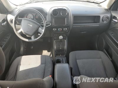 Zdjęcie 8 z 13 samochodu: 2010 JEEP PATRIOT SPORT VIN:1J4NT1GB7AD625770 - miniatura