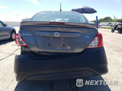 Zdjęcie 6 z 13 samochodu: 2018 NISSAN VERSA S VIN:3N1CN7AP5JL878355 - miniatura