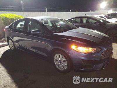 Czwarte zdjęcie samochodu z boku: 2019 FORD FUSION S VIN:3FA6P0G79KR201137 - miniatura
