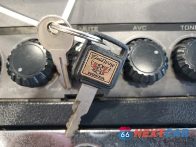 Zdjęcie 8 z 10 samochodu: 1993 HONDA GL1500 SE VIN:1HFSC223XPA500437 - miniatura