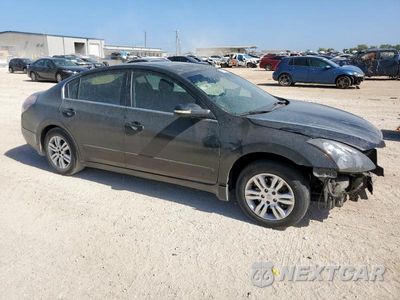 Czwarte zdjęcie samochodu z boku: 2010 NISSAN ALTIMA BASE VIN:1N4AL2AP5AN413660 - miniatura