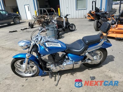 Trzecie zdjęcie samochodu z tyłu: 2006 HONDA VTX1300 C VIN:1HFSC55046A215167 - miniatura