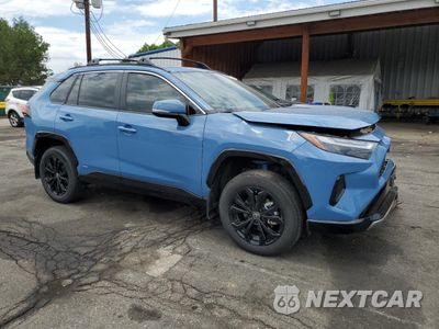 Czwarte zdjęcie samochodu z boku: 2024 TOYOTA RAV4 SE VIN:2T3T6RFV6RW059078 - miniatura