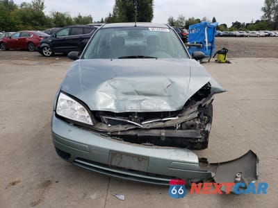 Piąte zdjęcie samochodu w środku: 2005 FORD FOCUS ZX4 VIN:1FAFP34N55W123056 - miniatura