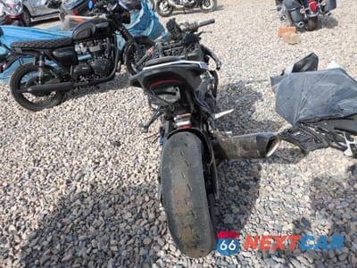 Czwarte zdjęcie samochodu z boku: 2024 BMW S 1000 RR VIN:WB10E6302R6K07724 - miniatura
