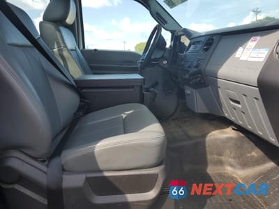 Piąte zdjęcie samochodu w środku: 2013 FORD F450 SUPER DUTY VIN:1FDUF4GY0DEB05273 - miniatura