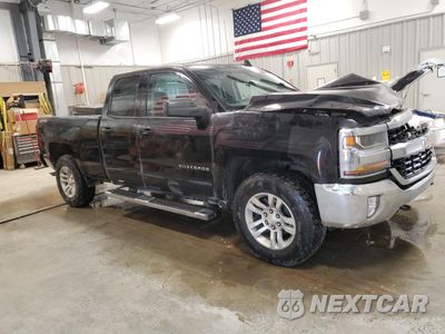 Czwarte zdjęcie samochodu z boku: 2017 CHEVROLET SILVERADO K1500 LT VIN:1GCVKREC9HZ323235 - miniatura