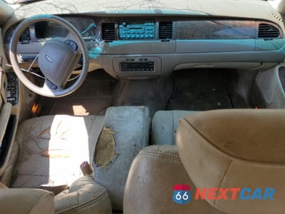 Zdjęcie 8 z 11 samochodu: 2000 LINCOLN TOWN CAR EXECUTIVE VIN:1LNHM81W6YY774724 - miniatura