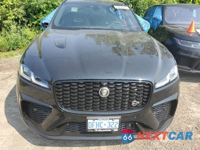 Piąte zdjęcie samochodu w środku: 2025 JAGUAR F-PACE SVR VIN:SADCZ2FE6SA744057 - miniatura