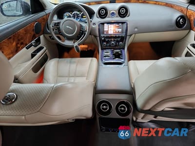Zdjęcie 8 z 15 samochodu: 2012 JAGUAR XJ VIN:SAJWA1CB5CLV32701 - miniatura