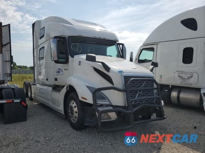 2023 VOLVO VNL SEMI TRUCK 4V4NC9EH7PN622502 - główne zdjęcie licytacji z USA - miniatura