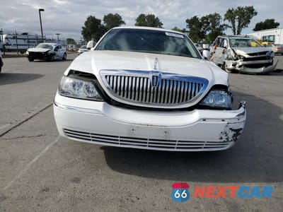 Piąte zdjęcie samochodu w środku: 2010 LINCOLN TOWN CAR SIGNATURE LIMITED VIN:2LNBL8CV3AX751758 - miniatura