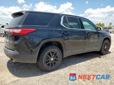 Trzecie zdjęcie samochodu z tyłu: 2018 CHEVROLET TRAVERSE LS VIN:1GNEVLKW1JJ152558 - miniatura