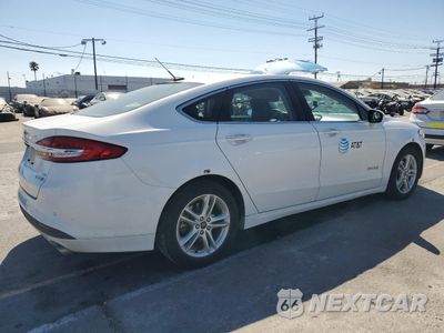 Trzecie zdjęcie samochodu z tyłu: 2018 FORD FUSION SE HYBRID VIN:3FA6P0LU9JR278732 - miniatura