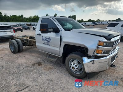 Czwarte zdjęcie samochodu z boku: 2016 CHEVROLET SILVERADO K3500 VIN:1GB3KYCG4GF101553 - miniatura