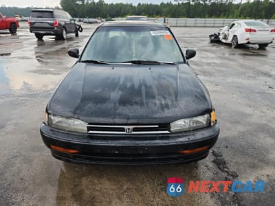 Piąte zdjęcie samochodu w środku: 1992 HONDA ACCORD EX VIN:1HGCB7672NA232526 - miniatura