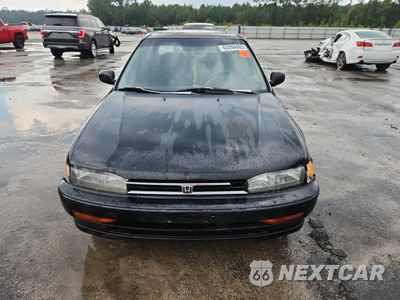 Piąte zdjęcie samochodu w środku: 1992 HONDA ACCORD EX VIN:1HGCB7672NA232526 - miniatura