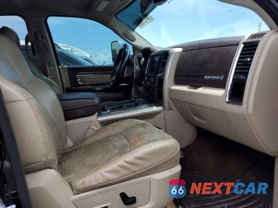 Piąte zdjęcie samochodu w środku: 2014 RAM 3500 LARAMIE VIN:3C63RRJL7EG140752 - miniatura