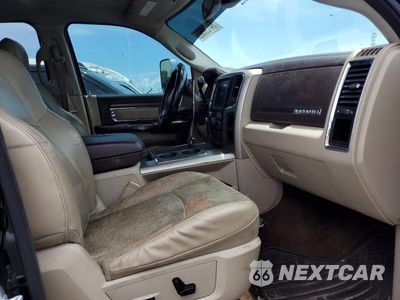 Piąte zdjęcie samochodu w środku: 2014 RAM 3500 LARAMIE VIN:3C63RRJL7EG140752 - miniatura
