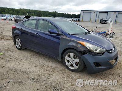 Czwarte zdjęcie samochodu z boku: 2013 HYUNDAI ELANTRA GLS VIN:5NPDH4AE7DH431522 - miniatura