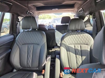 Zdjęcie 10 z 13 samochodu: 2025 BMW X7 M60I VIN:5UX33EM07S9X73329 - miniatura