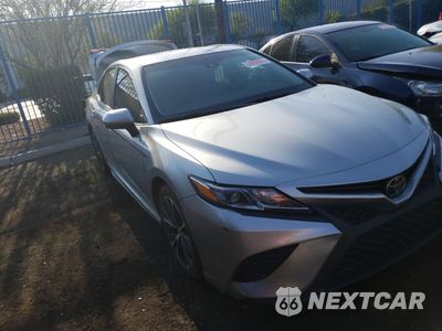Czwarte zdjęcie samochodu z boku: 2018 TOYOTA CAMRY L VIN:4T1B11HK9JU089512 - miniatura