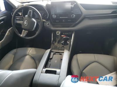 Zdjęcie 8 z 12 samochodu: 2021 TOYOTA HIGHLANDER XLE VIN:5TDGZRBH7MS557129 - miniatura