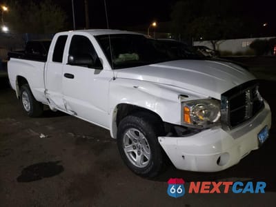 Czwarte zdjęcie samochodu z boku: 2007 DODGE DAKOTA SLT VIN:1D7HE42K47S214844 - miniatura