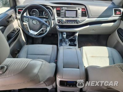 Zdjęcie 8 z 13 samochodu: 2015 TOYOTA HIGHLANDER LE VIN:5TDBKRFH7FS085140 - miniatura