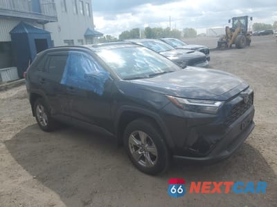 Czwarte zdjęcie samochodu z boku: 2022 TOYOTA RAV4 XLE VIN:2T3P1RFV0NC261717 - miniatura