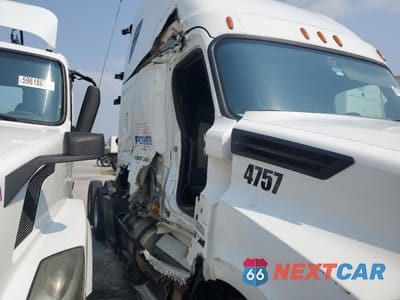 Zdjęcie 9 z 10 samochodu: 2018 FREIGHTLINER CASCADIA 126 SEMI TRUCK VIN:3AKJHHDR0JSJN4757 - miniatura