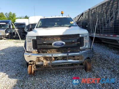 Piąte zdjęcie samochodu w środku: 2019 FORD F550 SUPER DUTY VIN:1FD0W5HT8KEE26921 - miniatura