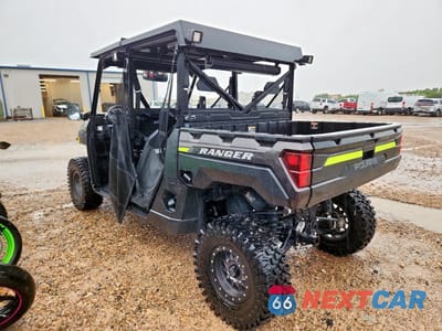 Trzecie zdjęcie samochodu z tyłu: 2023 POLARIS RANGER CREW XP 1000 PREMIUM VIN:4XARSE990P8442862 - miniatura