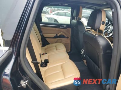 Zdjęcie 11 z 14 samochodu: 2017 PORSCHE CAYENNE VIN:WP1AA2A25HKA90872 - miniatura